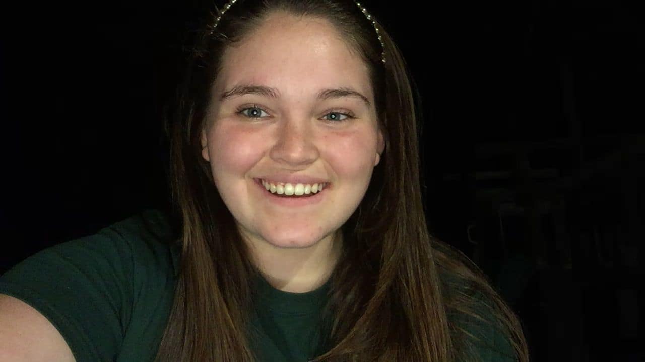 Savanna joins the Brave Teens family with a brief introduction and a short anecdote about becoming aware of her mental illness and how not being the "normal" kid in school is okay!